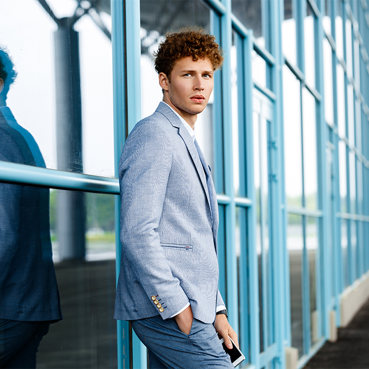 The Balance Between Sharp and Relaxed Dressing